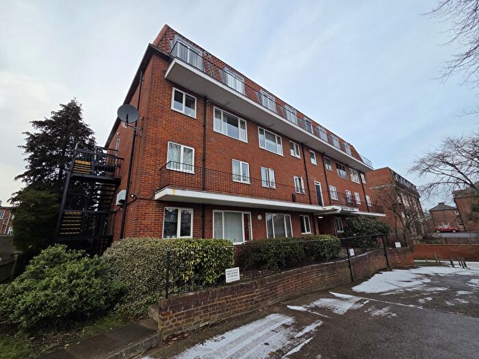 2 Bedroom Flat To Rent In Hartley House, Ballards Lane, Finchley Central, London, N3