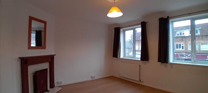 2 Bedroom Flat For Sale In Church Hill Road, Barnet, North London, EN4