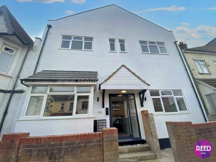 2 Bedroom Flat To Rent In Westborough Road, Westcliff On Sea, SS0