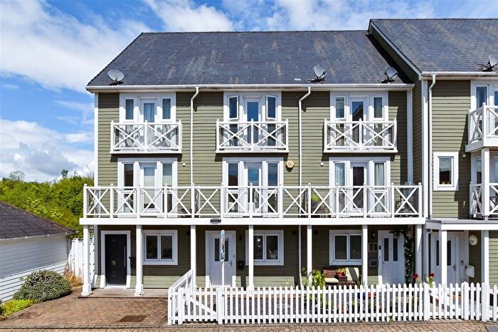 4 Bedroom Town House For Sale In Alisander Close, Holborough Lakes, Snodland, Kent, ME6