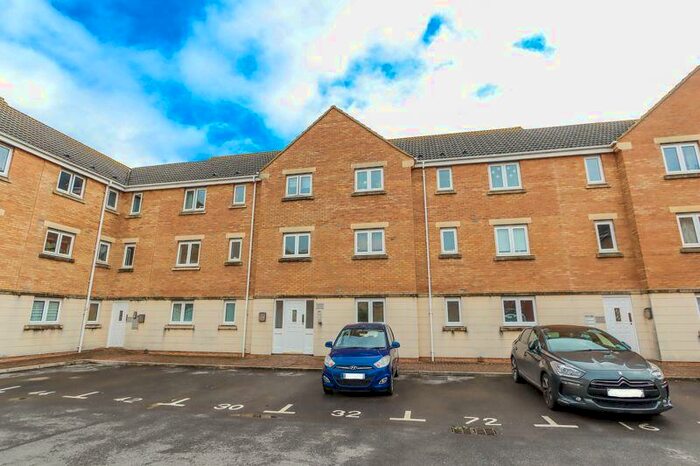 2 Bedroom Flat To Rent In Macfarlane Chase, Weston-Super-Mare, BS23