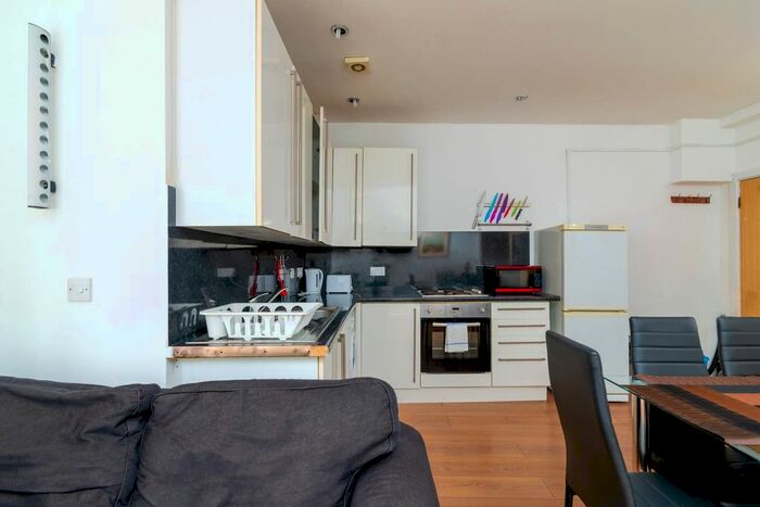 2 Bedroom Flat To Rent In Barnet Grove, Bethnal Green, E2