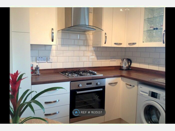 1 Bedroom Flat To Rent In Braham House, London, SE11