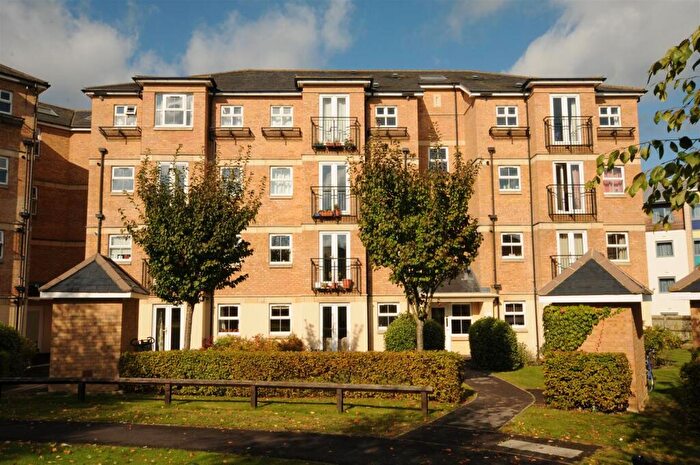 3 Bedroom Flat To Rent In Venneit CloseRoger Dudman WayOxford, OX1