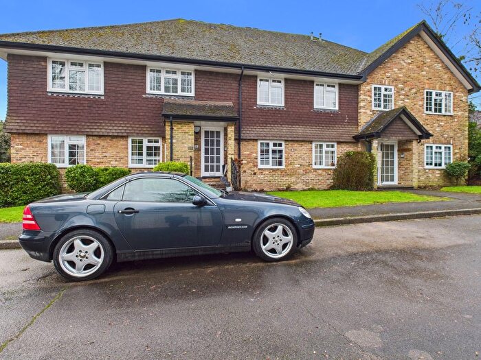 2 Bedroom Flat For Sale In Lexham Gardens, Amersham, Buckinghamshire, HP6