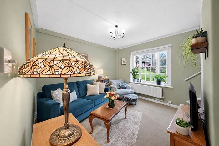 2 Bedroom Flat For Sale In Albion Avenue, London, SW8
