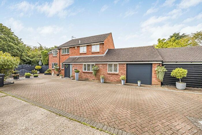 4 Bedroom Detached House For Sale In London Road, Milton Common, OX9