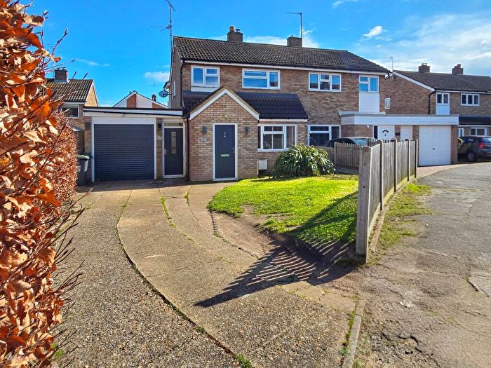 3 Bedroom Semi Detached House For Sale In Russell Drive, Ampthill, Bedfordshire, MK45