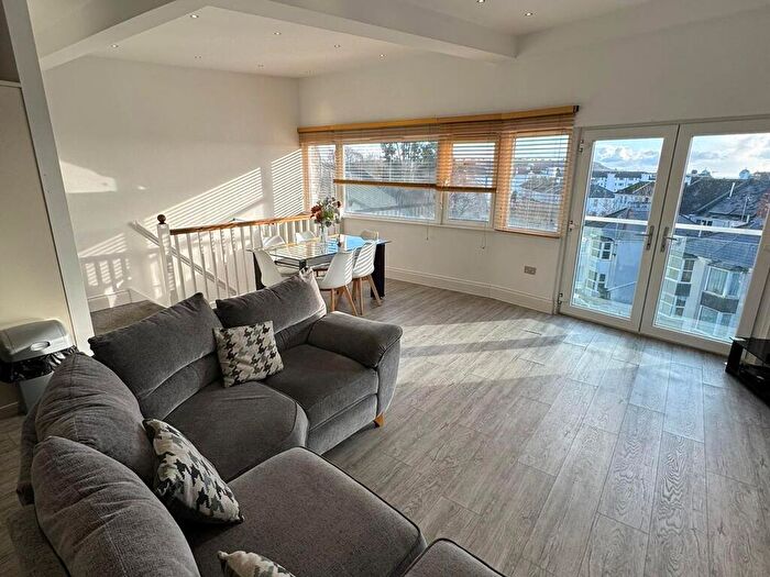 4 Bedroom House To Rent In Cliff Road, PL1