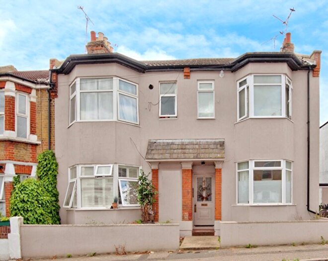 2 Bedroom Flat For Sale In Pleasant Road, Southend-On-Sea, Essex, SS1