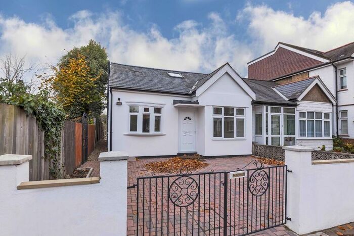 4 Bedroom Bungalow To Rent In Carew Road, London, W13