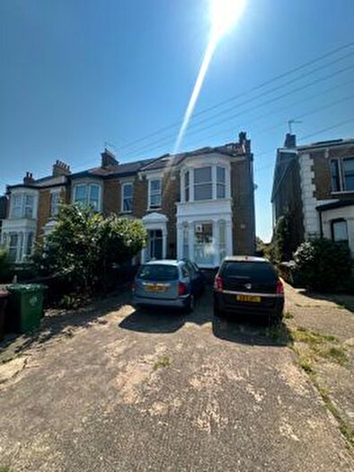 1 Bedroom Flat To Rent In Hainault Road, London, E11