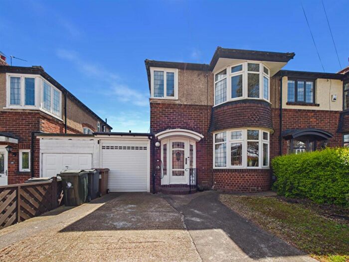 3 Bedroom Semi-Detached House For Sale In Brantwood Avenue, Monkseaton, NE25