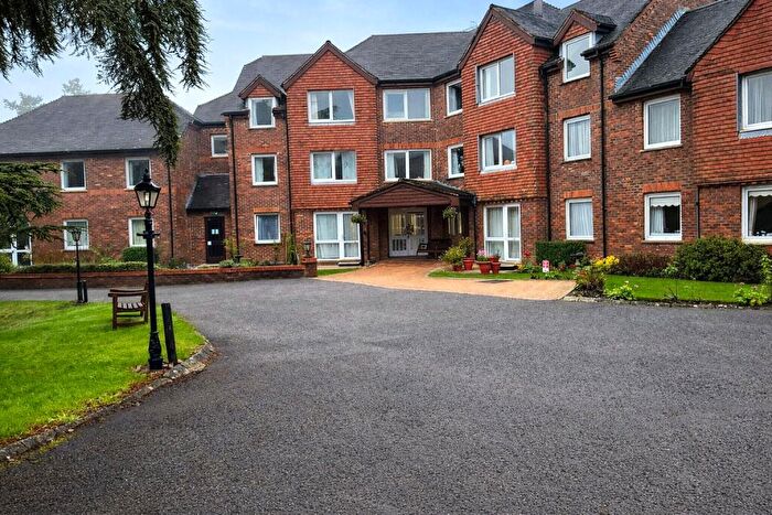 1 Bedroom Apartment To Rent In Tanners Lane, Haslemere, Surrey, GU27
