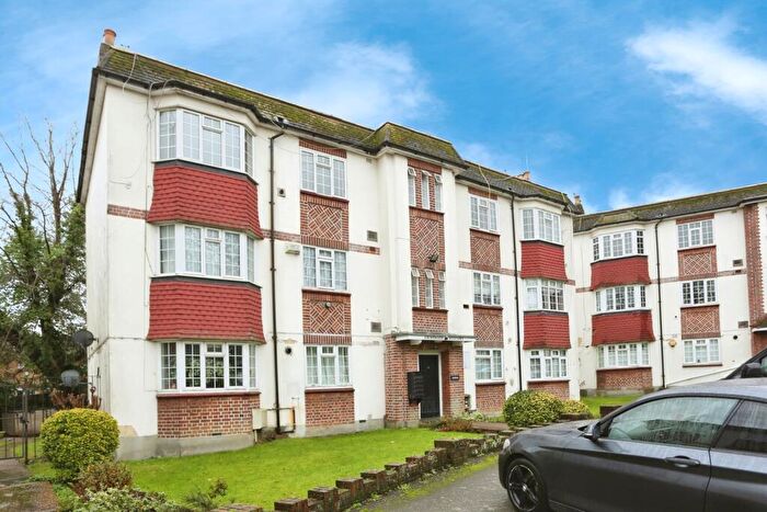2 Bedroom Flat For Sale In Chinbrook Crescent, London, London, SE12