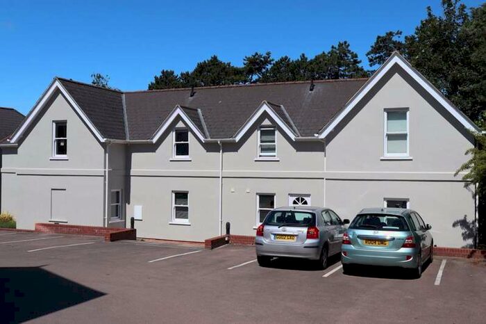 2 Bedroom Flat To Rent In Christchurch GL50