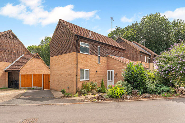 3 Bedroom Detached House For Sale In The Magnolias, Banbury, OX16
