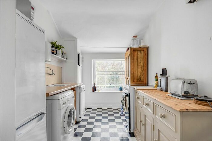 1 Bedroom Flat To Rent In Albert Square, Stockwell, London, SW8
