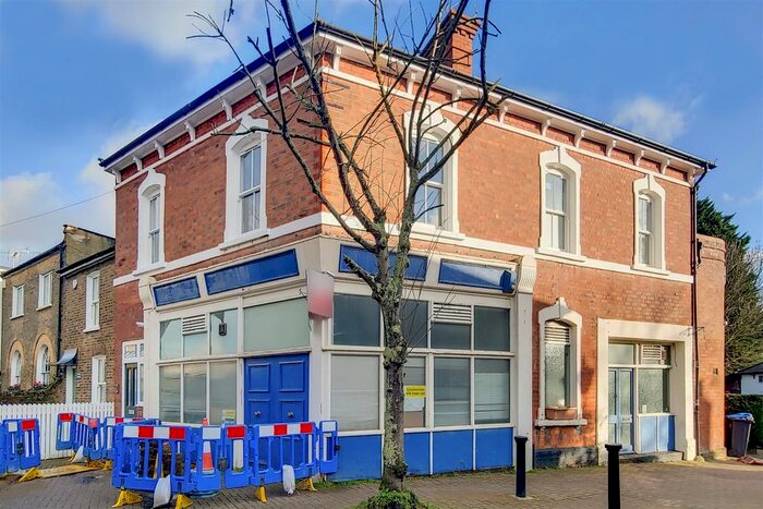 2 Bedroom Flat To Rent In Chase Side Place, Chase Side Conservation Area, Enfield, EN2