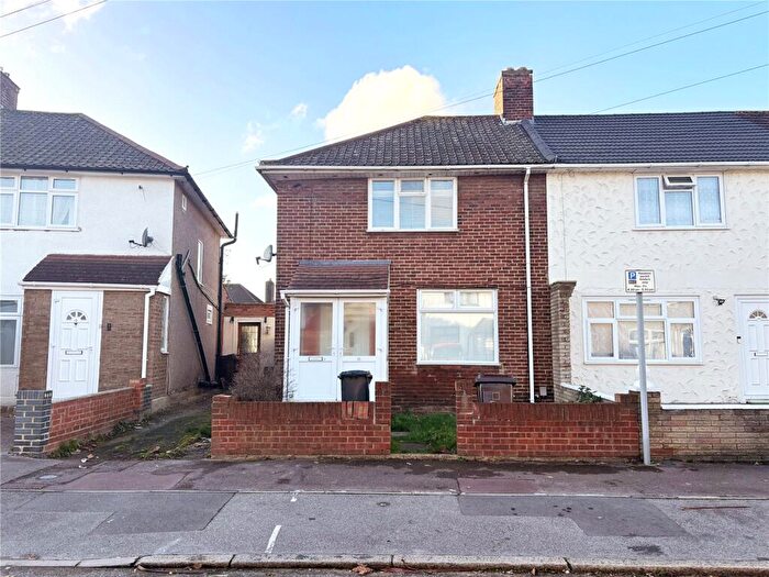 3 Bedroom End Of Terrace House To Rent In Vincent Road, Dagenham, Essex, RM9