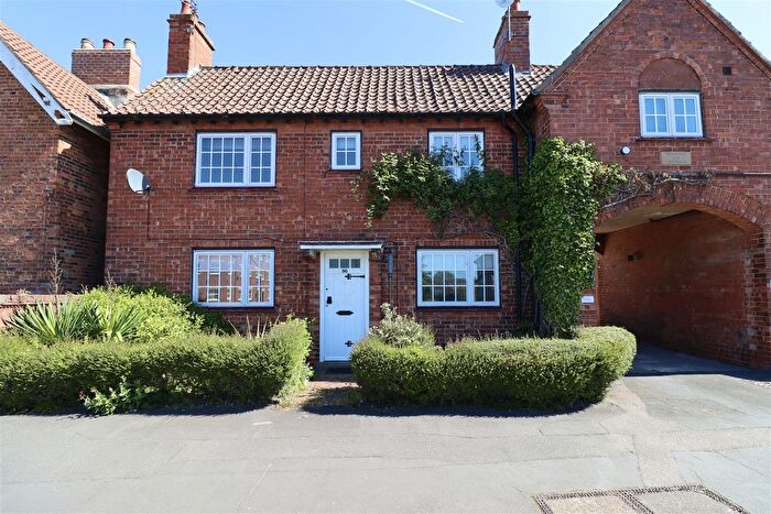 2 Bedroom Terraced House For Sale In York Road, Market Weighton, York, YO43