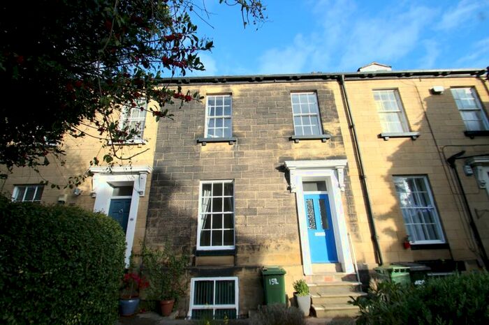 2 Bedroom Flat To Rent In Harrogate Road, Leeds, West Yorkshire, LS7