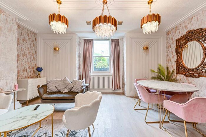 2 Bedroom Flat To Rent In Lady Somerset, Kentish Town, London, NW5