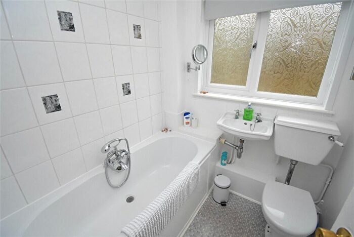 3 Bedroom End Of Terrace House For Sale In Fensome Drive, Houghton Regis, Dunstable, Bedfordshire, LU5