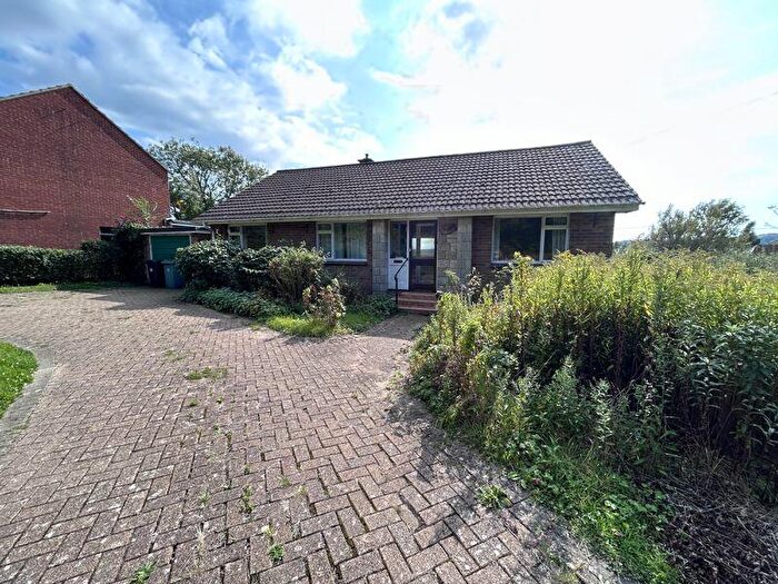 3 Bedroom Bungalow For Sale In Forest Road, Newport, PO30