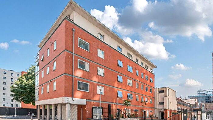 2 Bedroom Flat To Rent In Ilford Na, Ilford, IG1