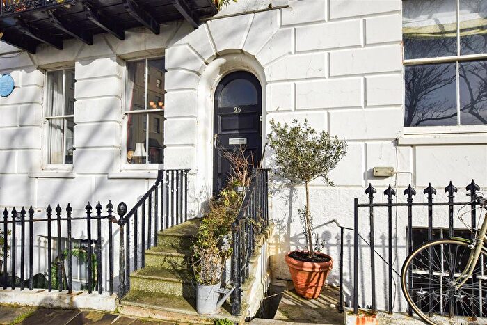 2 Bedroom Flat To Rent In Wellington Square, Hastings, TN34