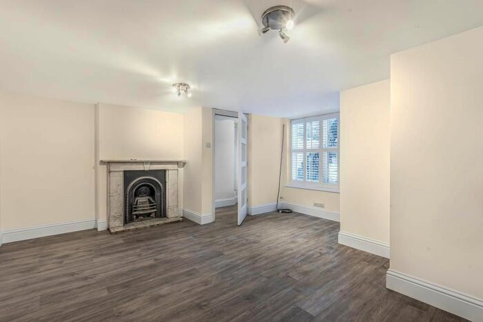 2 Bedroom Flat To Rent In Waldegrave Road, Teddington, TW11