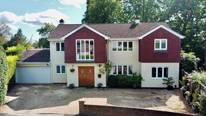 5 Bedroom Detached House For Sale In Beaufront Road, Camberley, GU15
