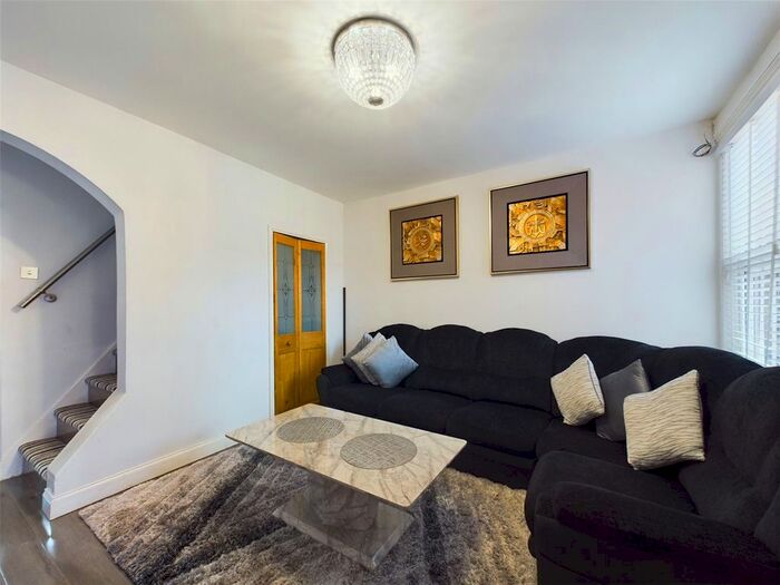 2 Bedroom Terraced House For Sale In Collis Street, Reading, Berkshire, RG2