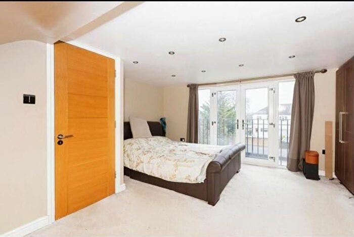 3 Bedroom Semi-Detached House To Rent In Dovedale Avenue, Clayhall, Ilford, London, Redbridge, IG5