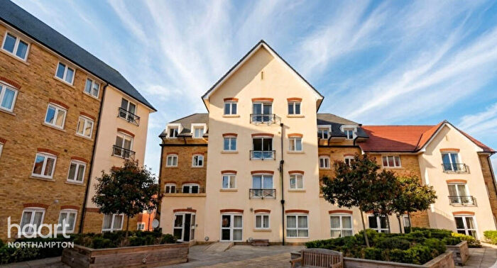 2 Bedroom Flat For Sale In Narrow Lane, Northampton, NN1