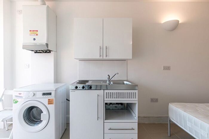 Studio To Rent In Greenford Avenue, London, W7