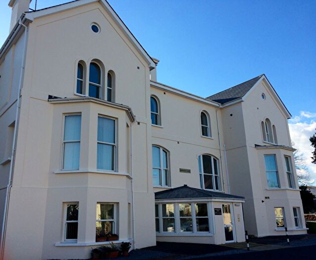 2 Bedroom Flat To Rent In Markham Court, Paignton, TQ4