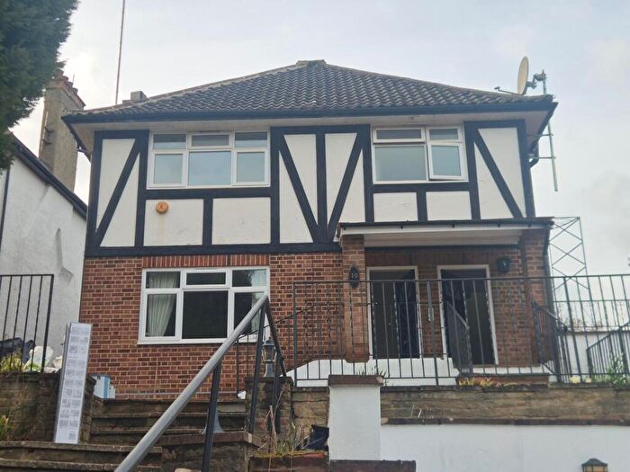 2 Bedroom House To Rent In Lyonsdown Road, New Barnet, Barnet, EN5