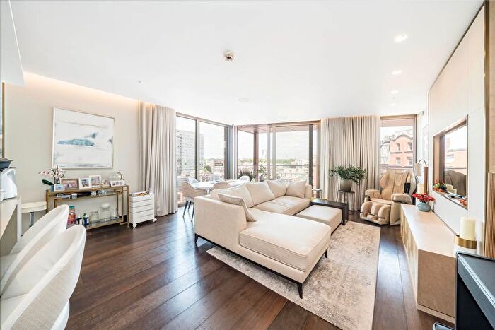 2 Bedroom Flat For Sale In Kings Gate Walk, Westminster, SW1E