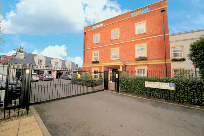 3 Bedroom Flat To Rent In Bolingbroke Close, Cockfosters, EN4