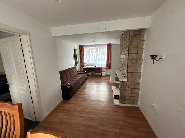 2 Bedroom Flat To Rent In Moree Way, Edmonton, N18