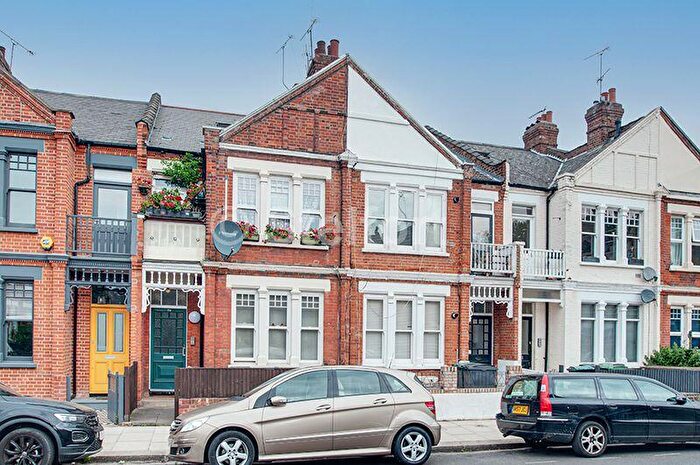 2 Bedroom Flat To Rent In Rathcoole Gardens, London, N8