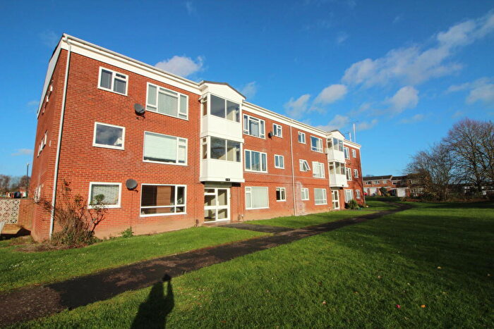 2 Bedroom Apartment To Rent In Raynsford Walk, Warwick, CV34