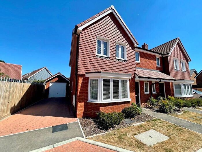 3 Bedroom Semi-Detached House To Rent In Queens Drive, Ringmer, BN8