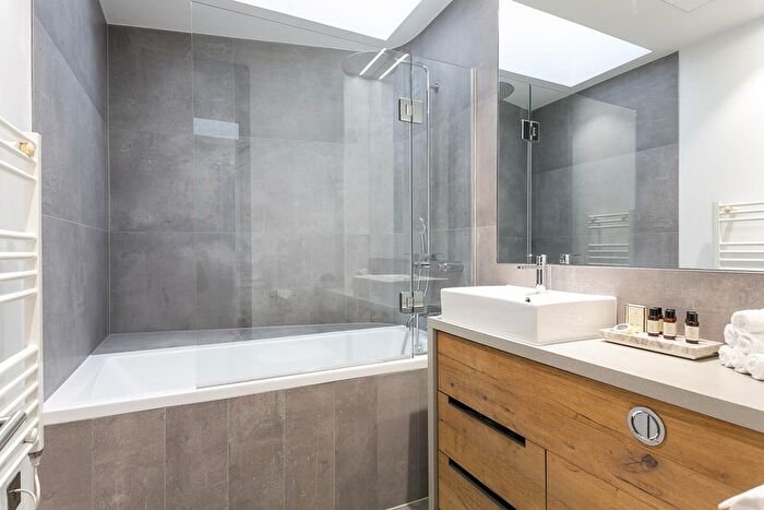 1 Bedroom Flat To Rent In Clink Street, London, SE1