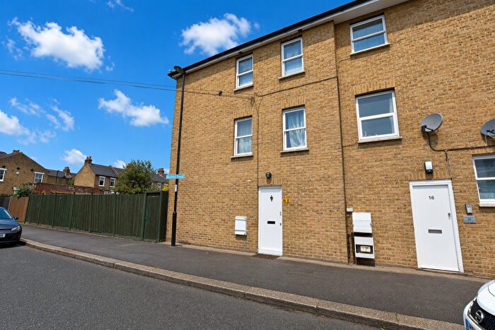 2 Bedroom Apartment To Rent In Rutland Park, SE6