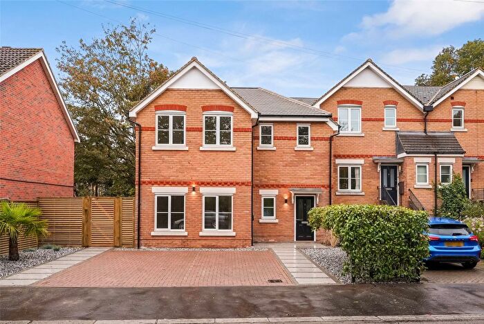 5 Bedroom Semi-Detached House For Sale In Alpha Road, Teddington, TW11