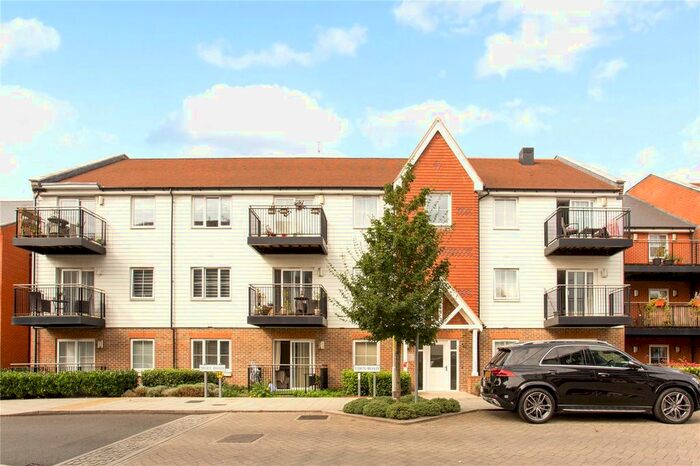 2 Bedroom Flat For Sale In Eden Road, Sevenoaks, TN14