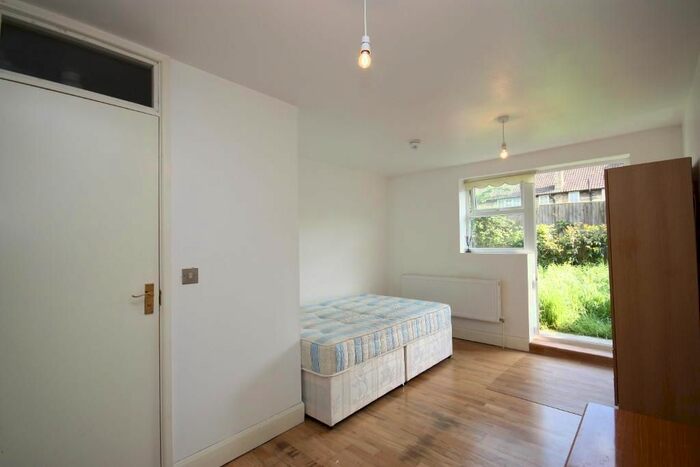 Studio To Rent In Norbroke Street, East Acton, London, W12